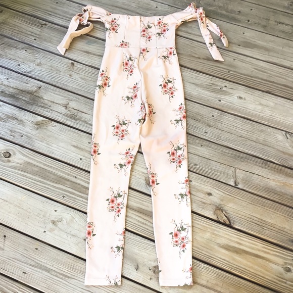 Sold Guess Kissy Off-The-Shoulder floral jumpsuit - Picture 5 of 8